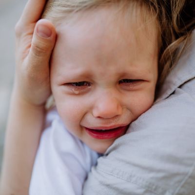 Όταν τα μωρά κλαίνε ψεύτικα και πώς θα τα κάνετε να σταματήσουν