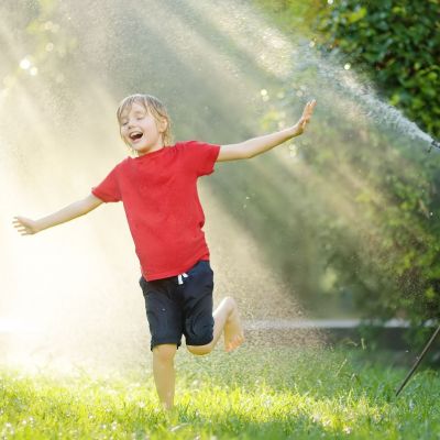 Kαλοκαιρινές υπαίθριες δραστηριότητες για να καλλιεργήσετε την αγάπη για τη φύση στα παιδιά