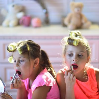 Η κόρη μου θέλει να αρχίσει να βάφεται - Τι να κάνω;