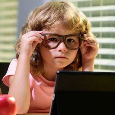 Έρευνα: Το διάβασμα σε ηλεκτρονικές συσκευές δυσχαιρένει την κατανόηση γραπτού λόγου