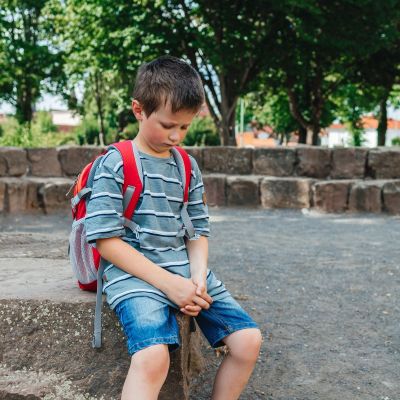 Σχολικό άγχος: Πώς να το αναγνωρίσετε και πώς να υποστηρίξετε το παιδί σας