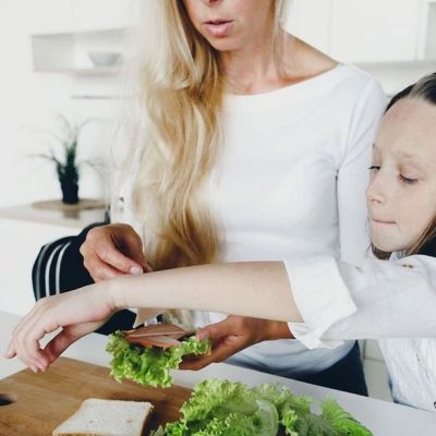 Έρευνα: Οι μαμάδες προτιμούν να καθαρίζουν τουαλέτες παρά να ετοιμάζουν το lunchbox των παιδιών τους