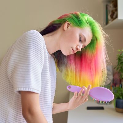 Η έφηβη κόρη μου θέλει να βάψει τα μαλλιά της- Τι να κάνω;