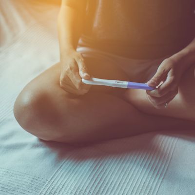 Μπορώ να μείνω έγκυος ενώ έχω περίοδο;