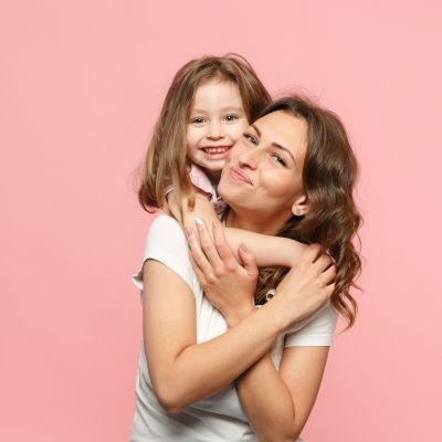 7 φράσεις που λέτε συχνά στα παιδιά αλλά πρέπει να τις αποφεύγετε