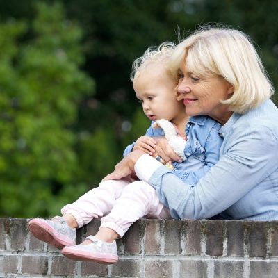 Πρόγραμμα «Νταντάδες της γειτονιάς»:  Πότε θα επεκταθεί πανελλαδικά