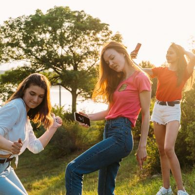 Πιο δύσκολη από ποτέ η εφηβεία στις μέρες μας; Τι λένε οι έφηβοι