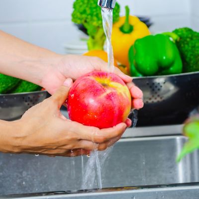 Όχι, δεν είναι υπερβολικό να πλένετε τα φρούτα με ξίδι - Ορίστε γιατί