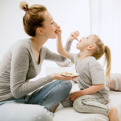 Πώς είναι να είσαι κοριτσομαμά; 4 κοινοί μύθοι που πρέπει να καταρριφθούν 