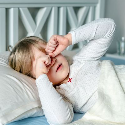 «Γιατί το παιδί μου ξυπνάει πάντα τόσο νωρίς;» Τι μπορείτε να κάνετε για αυτό