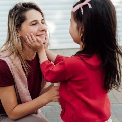 Θετική πειθαρχία: Το νέο parenting trend που αλλάζει τα δεδομένα