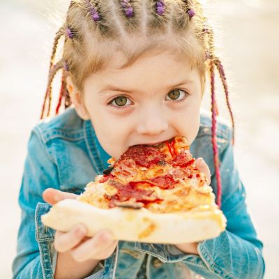 Τα ελληνόπουλα περνούν πολύ χρόνο στις οθόνες, δεν αθλούνται και δεν τρέφονται σωστά