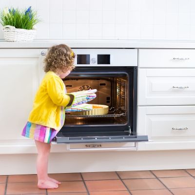 Φτιάχνοντας γλυκά με τα παιδιά - Τα οφέλη και μια συνταγή για κέικ πορτοκαλιού χωρίς αυγά