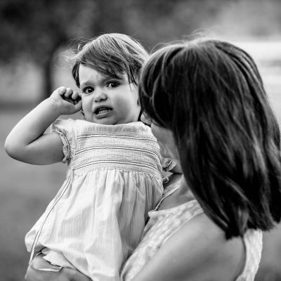 Όταν μοιραζόμαστε τα λάθη μας, αρχίζουμε να νιώθουμε λιγότερο μόνες