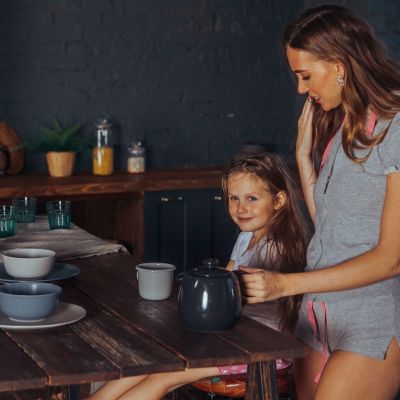 Μήπως είσαι μια almond mom; Τι σημαίνει και πώς θα το καταλάβεις