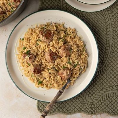 Αν δεν σας αρέσει το κοκκινιστό φτιάξτε λεμονάτο κριθαράκι με κεφτεδάκια