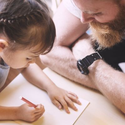 Τα πολύτιμα μαθήματα ζωής που πήρα βλέποντας τον άντρα μου πώς συμπεριφέρεται ως μπαμπάς