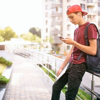 Εξακολουθώ να παρακολουθώ την τοποθεσία του έφηβου παιδιού μου - Είναι κακό αυτό;