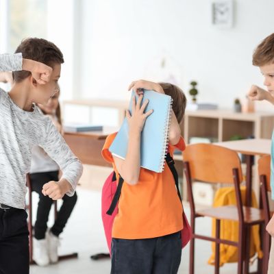 Γιατί εκτοξεύτηκε η βία μεταξύ ανηλίκων; Τα βαθύτερα αίτια