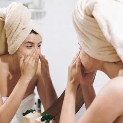 Μαύρα στίγματα: Πώς μπορείτε να τα αντιμετωπίσετε με φυσικούς τρόπους