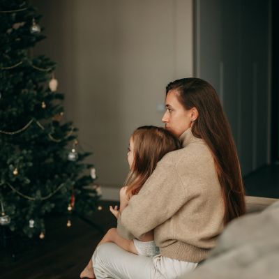 Ένα μήνυμα στήριξης στις μητέρες που νιώθουν εξάντληση αυτά τα Χριστούγεννα