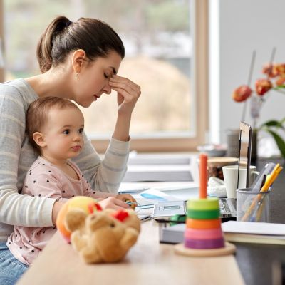 Η ζωή μιας εργαζόμενης μαμάς είναι δύσκολη, πολύ δύσκολη