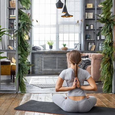 Η άσκηση που θα σας χαρίσει τέλειο ντεκολτέ - Είναι εύκολη και γρήγορη