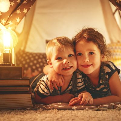 Έρευνα δείχνει ότι το να έχεις αδερφή μπορεί να ενισχύσει την ψυχική σου υγεία και την αυτοεκτίμηση