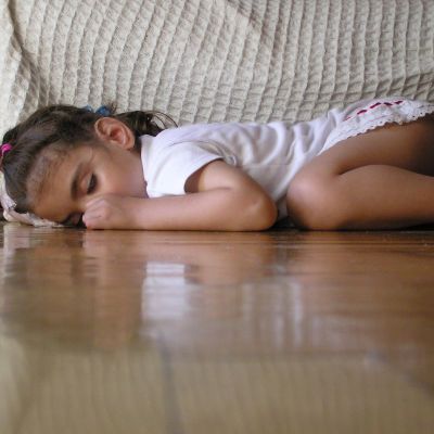 Το παιδί μου κοιμάται στο πάτωμα - Τι να κάνω;