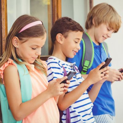 Χρήση κινητού στα σχολεία: Οι πρώτες εκτιμήσεις για την αποτελεσματικότητα του μέτρου κι οι αποβολές