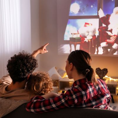 10 χριστουγεννιάτικες ταινίες που μπορείτε να δείτε παρέα με τα παιδιά