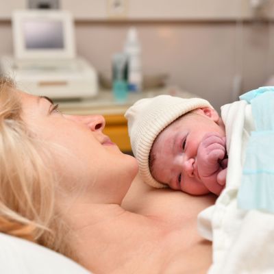 Χρειάστηκα 8 λεπτά για να μπορέσω να κοιτάξω το μωρό μου μετά τη γέννα