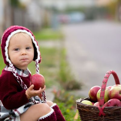 Η συνταγή που θα κάνει τα παιδιά σας να φάνε τα μήλα (+ τα οφέλη στην υγεία τους)
