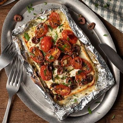 Φέτα ψητή με ντοματίνια και ελιές - Eύκολο ορεκτικό για όλη την οικογένεια