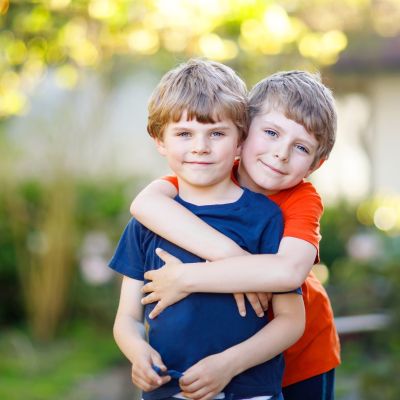 «Ο σύζυγός μου και εγώ δε θα μεγαλώσουμε αγόρια γεμάτα θυμό» λέει αυτή η μαμά και γίνεται viral