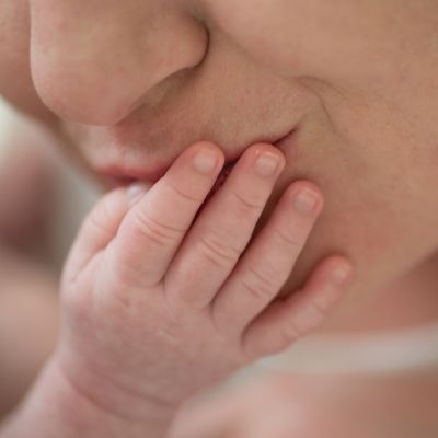 Γιατί νιώθουμε κακές μαμάδες αν δεν αγαπάμε κάθε λεπτό της μητρότητας;