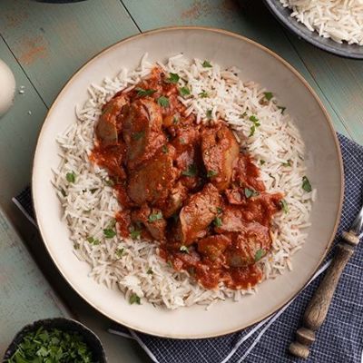 Κοκκινιστά συκωτάκια κοτόπουλου με ρύζι