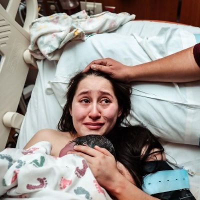 Οι πρώτες αγκαλιές μετά τη γέννα - Mοναδικές φωτογραφίες