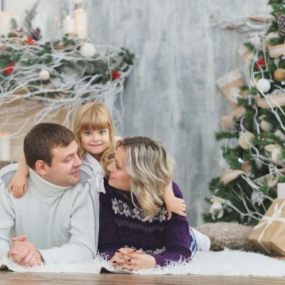 Δώρα Χριστουγέννων: Η κοινωνική πίεση οδηγεί τους γονείς σε υπερβολές