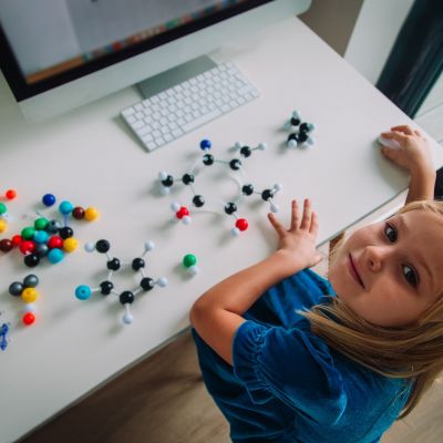 Έρευνα:Τα κορίτσια ενδιαφέρονται για επαγγέλματα STEM, αλλά δεν είναι σίγουρα αν είναι αρκετά έξυπνα