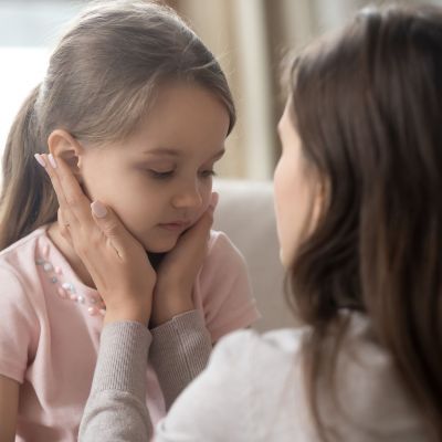Έχασες την ψυχραιμία σου; Να πώς θα ζητήσεις συγγνώμη από το παιδί σου μετά από ένα ξέσπασμα