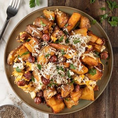 Θέλετε κάτι εύκολο; Φτιάξτε λουκάνικα με αυγά και πατάτες