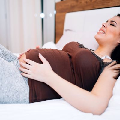 Είναι φυσιολογικό να πονάω όταν το μωρό μου κουνιέται;