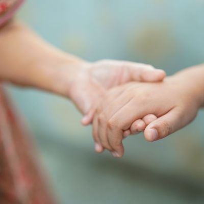 5 τρόποι να διδάξεις στο παιδί σου καλοσύνη