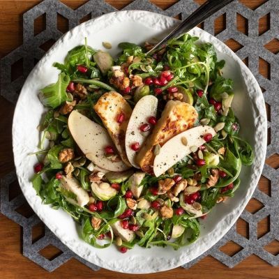 Σαλάτα με λαχανάκια Βρυξελλών, ρόδι και χαλούμι