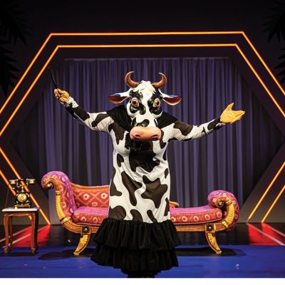 «Ο ταύρος που έπαιζε πίπιζα», του Ευγένιου Τριβιζά, στο Δημοτικό Θέατρο Πειραιά