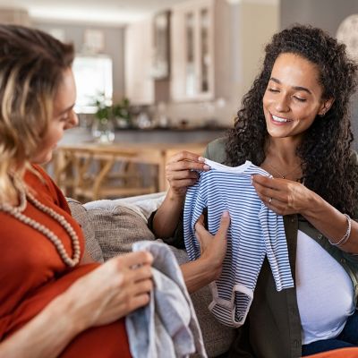 Είστε καλεσμένη σε baby shower; 10 ιδέες για χρήσιμα δώρα 