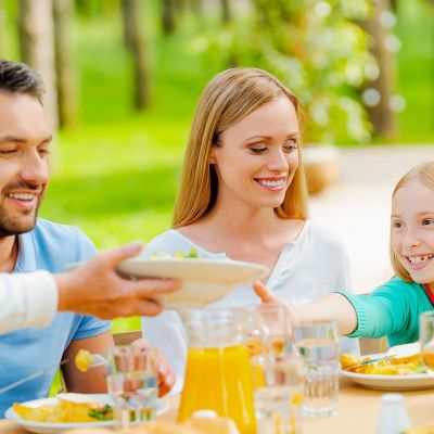6 πράγματα που δεν πρέπει να λέτε στα παιδιά σας την ώρα του φαγητού