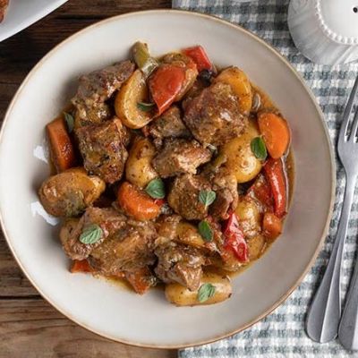 Χοιρινό με λαχανικά στη γάστρα - Λιώνει στο στόμα