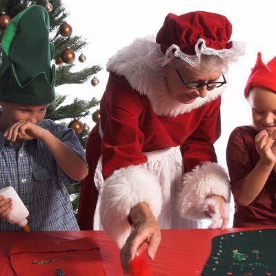 Η γυναίκα του Άι Βασίλη είναι η αφανής ηρωίδα των γιορτών